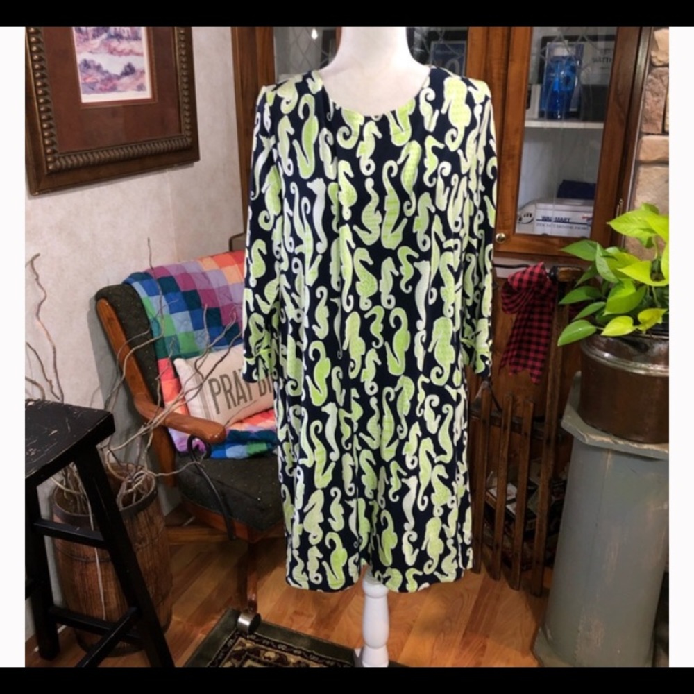 CROWN AND IVY SIZE LARGE BLACK AND NEON GREEN 3/4 LENGTH SLEEVE DRESS IN EUC